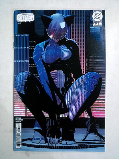 Absolute Batman #13 DC All In

Nick Dragotta Stealth Mode Incentiva 1:25 Variant Cover 

 🔑 Aparición Completa de Absolute Catwoman. 


🔑 Aparición Completa de Absolute Harley Quinn.