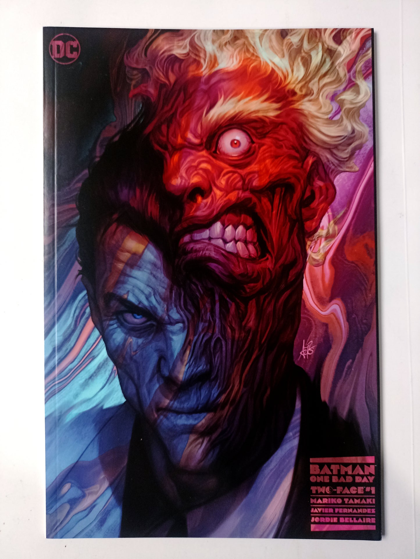 Batman One Bad Day Two-Face #1

One Shot

Incentive 1:25 Stanley Artgerm Lau Variant Cover